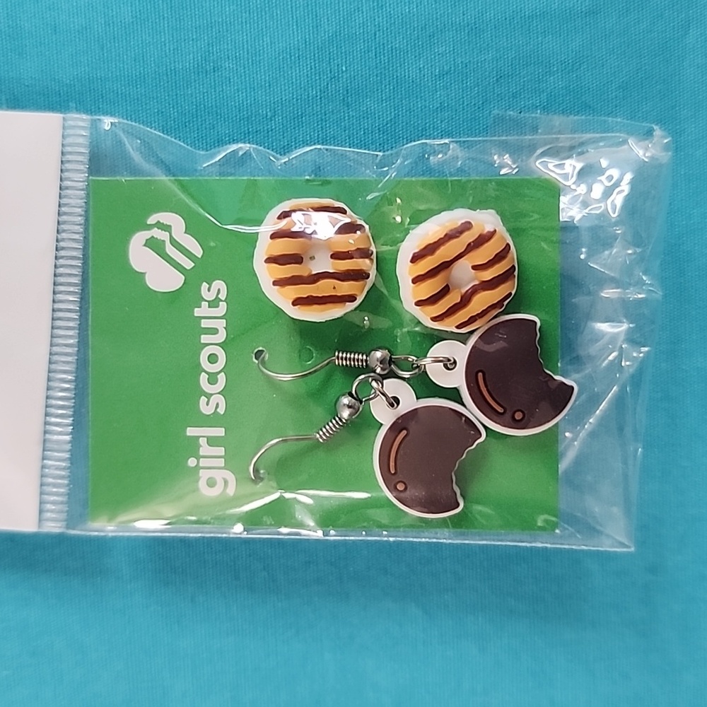 BNWT Girl Scout Cookie Scented Earrings Set
